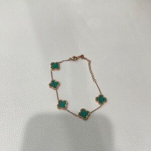 Elegant Green Clover Bracelet